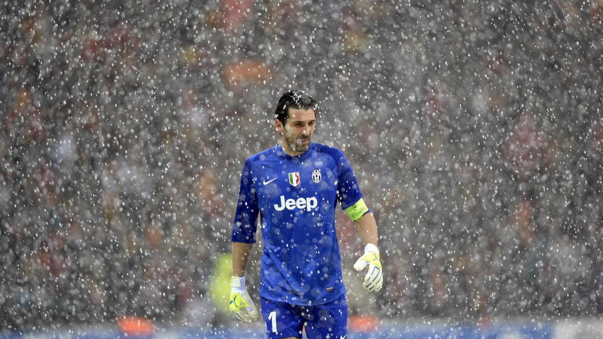 开云体育下载-比拼智慧：教练团队的战术解读分析，教练布置战术